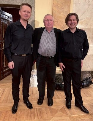 Cracow Duo a komponist (srjedźa) na prapředstajenju w Krakowje Foto: <b>priwatne</b>