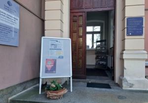  Na Dźeń archiwow běchu durje Serbskeho kulturneho archiwa a Serbskeje centralneje biblioteki &scaron;ěroko wočinjene.  Foto: Madlen Doma&scaron;cyna