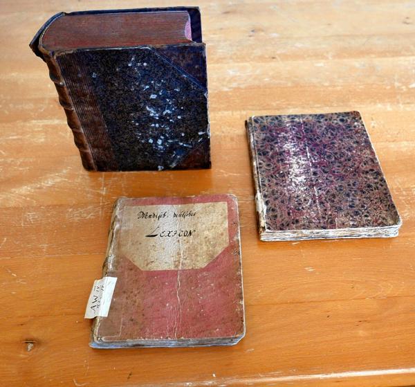 Tři wotpiski rukopisneho słownika fararja Johanna Friedricha Schmutza z lět 1750 do 1790  Foto: Lubina Malinkowa