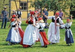 Źiśeca rejowańska kupka De lütten Öwerpetters na Limborskem dnju 2023 w Lübelnje   Foto: Werner Měškank