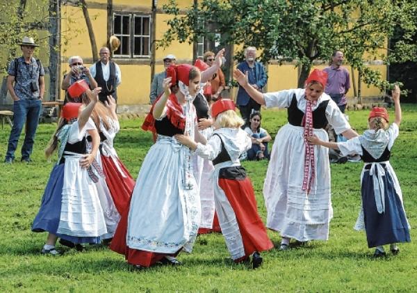 Źiśeca rejowańska kupka De lütten Öwerpetters na Limborskem dnju 2023 w Lübelnje   Foto: Werner Měškank