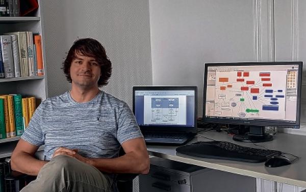 Marek Slodička je wot 2016 w rěčespytnym wotrjedźe Serbskeho instituta zamołwity za datowe modele. Ž&oacute;rle fotow: Marek Slodička