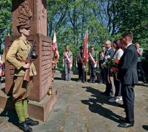 Spominanje při zadnym pomniku.  Foto: Domowina/Clemens Škoda