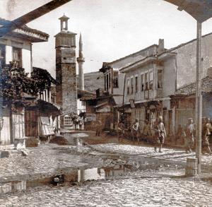 Časnikowa wěža a minaret w nutřkownym měsće Floriny/Lerina, něhdźe 1916&amp;nbsp;Wobraz: Statne archiwy Republiki Makedonskeje