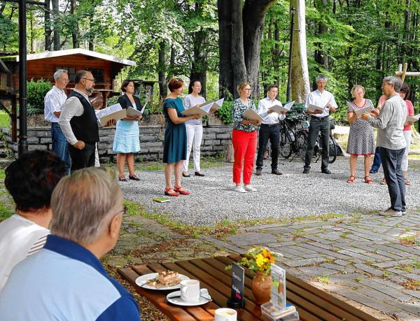 Chór Budyšin je 25. awgusta, Dnju Hornjeje Łužicy, na Čornoboze spě wał – prěni to zjawny wustup po korona-přestawce.  Foto: Jurij Helgest