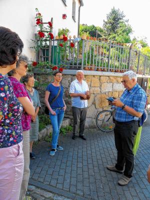 Čłonojo towarstwa Přećeljo Smolerjec kniharnje na slědach&amp;nbsp;Jana Radyserba-Wjele  Foto: Róža Domašcyna