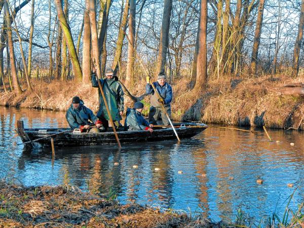 Ku głownemu śěžyšću Pratyje słušaju lokalne temy ako rybaŕstwo w Škódowje.  Foto: Jens Geisler