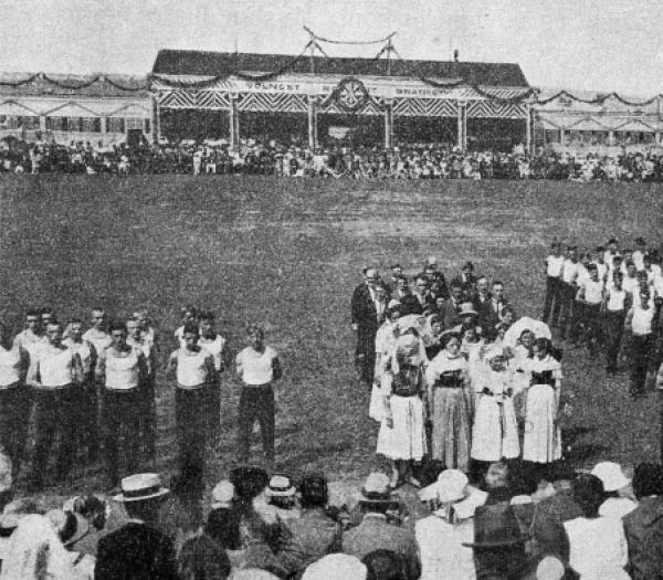 Serbscy Sokoljo w Mladá Boleslavje w juliju 1922 na foće z časopisa Sokoł z lěta 1924  Foto: SKA