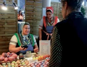 Hanu&scaron;oc mać a dźowka ze Slepoho na Drježdźanskich jutrownych wulkowikach .  Foto: Juliana Kaulf&uuml;rstowa