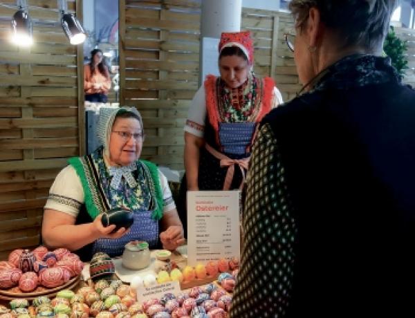 Hanu&scaron;oc mać a dźowka ze Slepoho na Drježdźanskich jutrownych wulkowikach .  Foto: Juliana Kaulf&uuml;rstowa