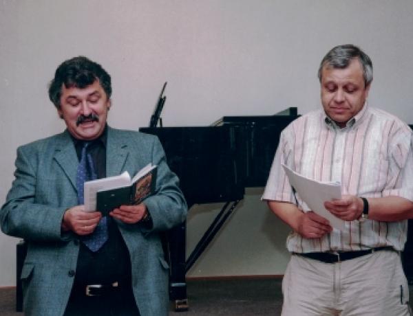 Beno Budar a Milan Hrabal na Swjedźenju serbskeje poezije we Warnoćicach 2004.