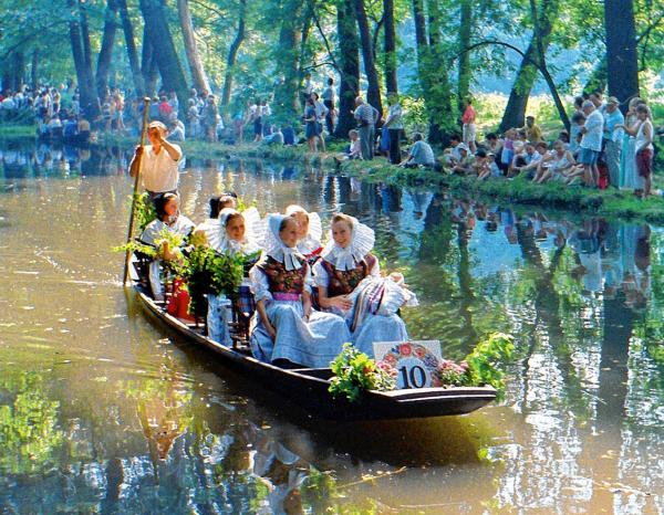  Drastowa skupina z Bukec 1994 na serbskim swjedźenju w Radušu w Błótach  Foto: zběrka Janina Krygarjowa