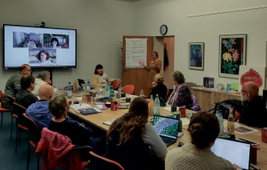 SROKA leśi wokoło swěta